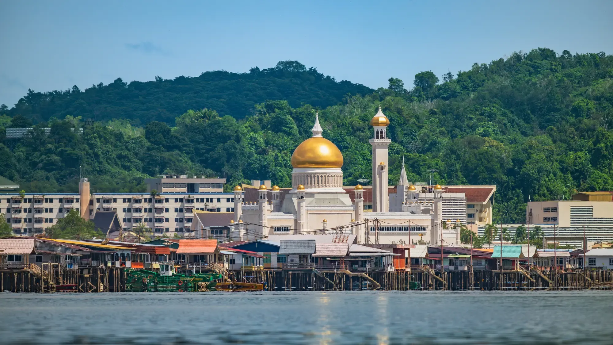 Pohled na Bandar Seri Begawan z řeky Brunej