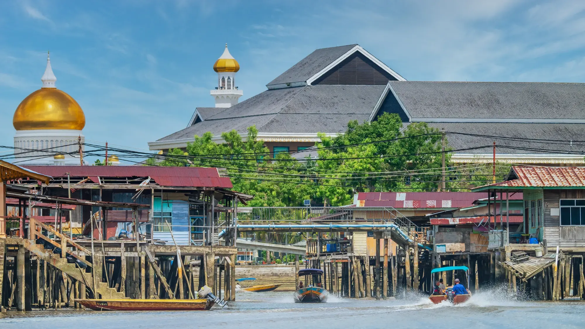 Centrum Bandar Seri Begawan z vodní čtvrti Kampong Ayer