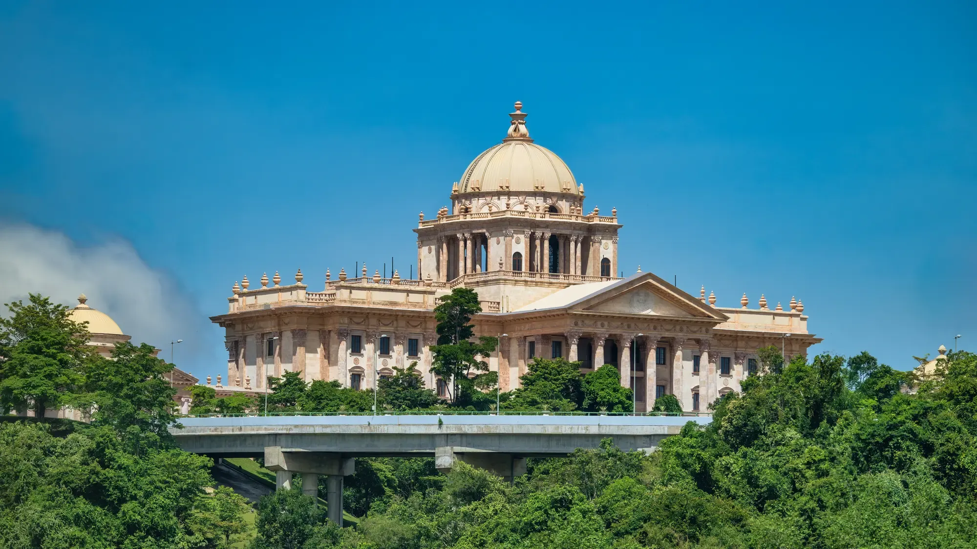 Nová sultánova rezidence v Bandar Seri Begawan