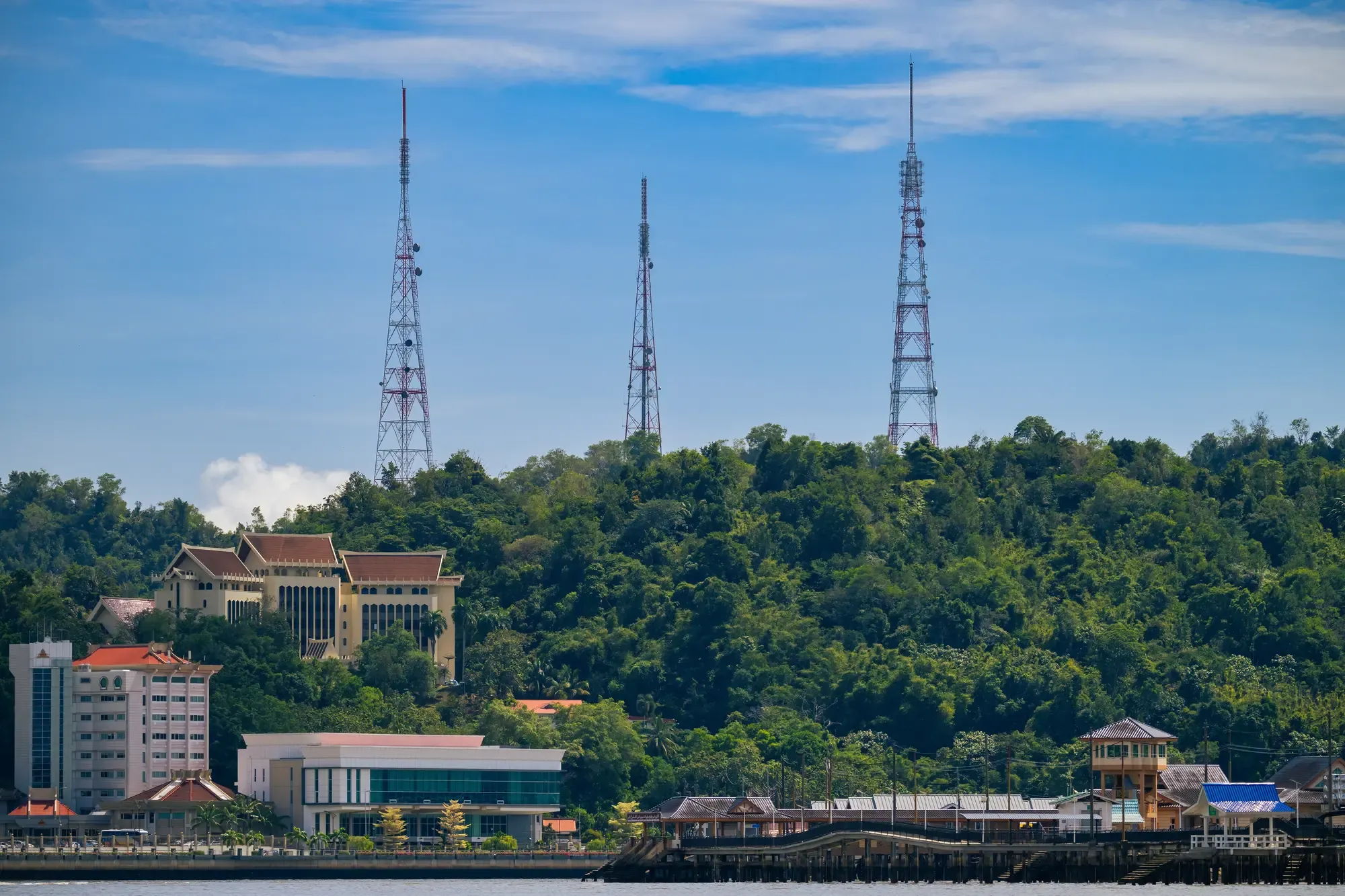 Telekomunikační věže nad Bandar Seri Begawan